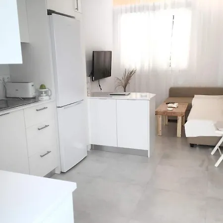Casita Cerca De La Playa Decorada Con *
